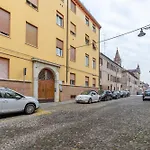 Guesthost - Porta San Pietro Lovely Flat * Ferrara