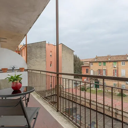 Guesthost - Porta San Pietro Lovely Flat Ferrara