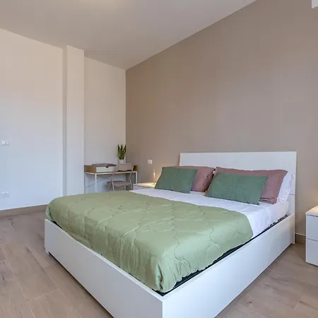 Guesthost - Porta San Pietro Lovely Flat דירה *