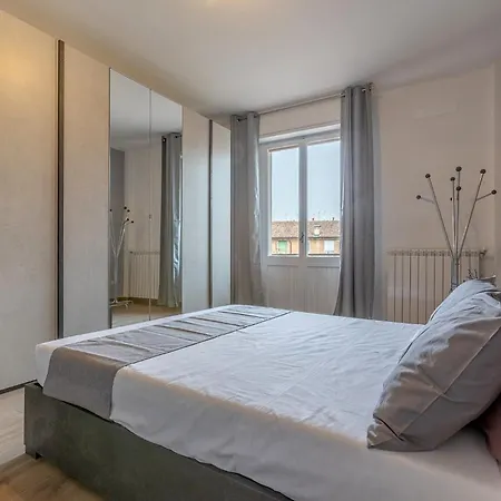 Guesthost - Porta San Pietro Lovely Flat דירה פררה