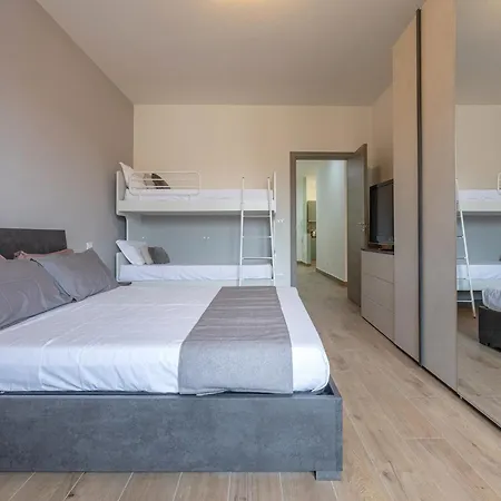 Guesthost - Porta San Pietro Lovely Flat פררה