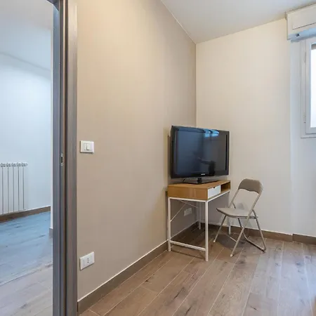Guesthost - Porta San Pietro Lovely Flat דירה *