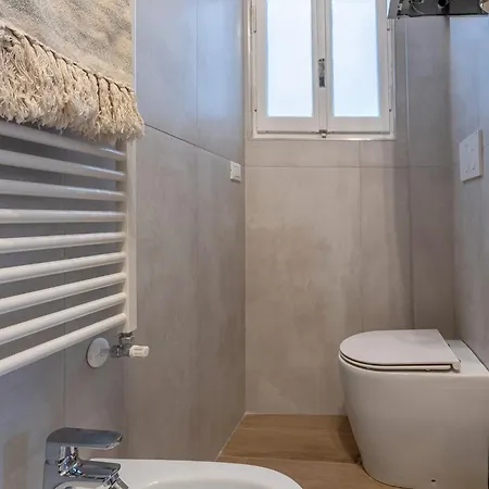 Guesthost - Porta San Pietro Lovely Flat פררה