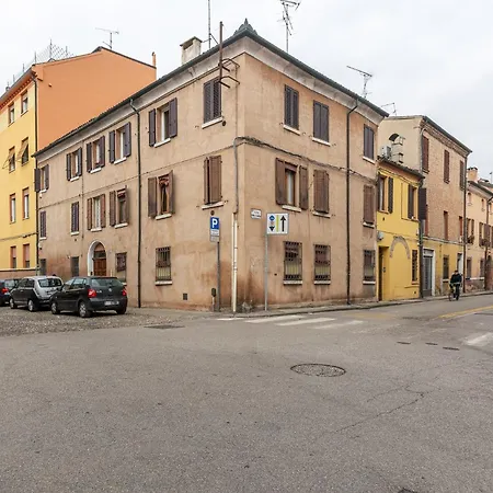 Guesthost - Porta San Pietro Lovely Flat פררה