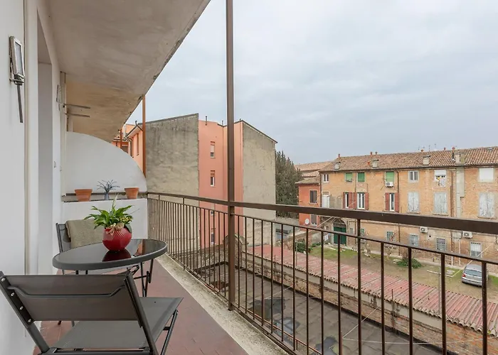 Guesthost - Porta San Pietro Lovely Flat Ferrara