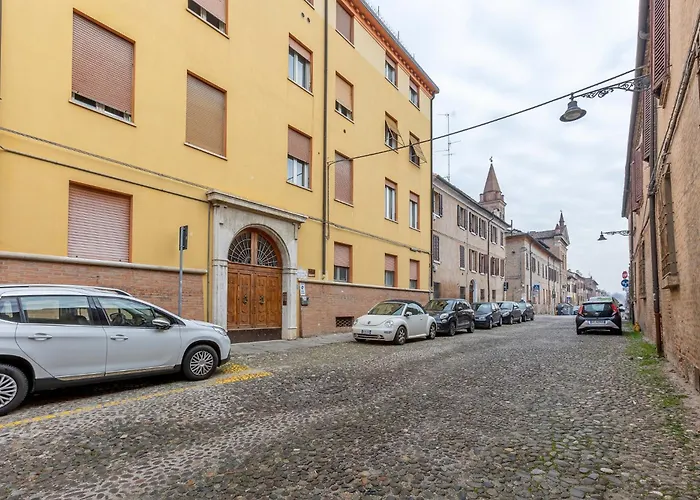 Guesthost - Porta San Pietro Lovely Flat * Ferrara